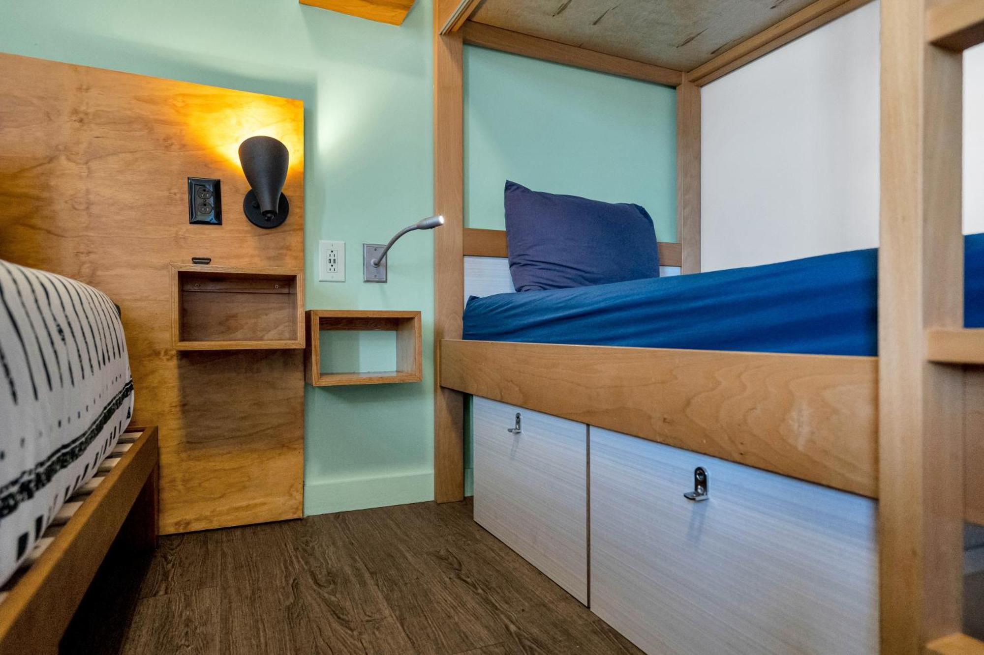 The Quisby Hotell New Orleans Rum bild